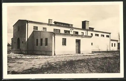 AK Theresienstadt / Terezin, Vor dem Krematorium