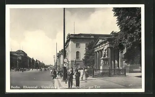 AK Berlin, Ehrenmal, Unter den Linden, Brandenburger Tor