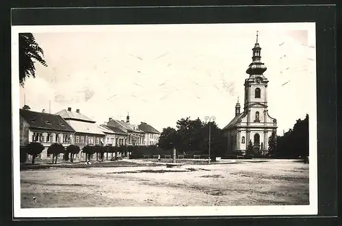 AK Kostelec nad Cernými lesy, Marktplatz mit Kirche