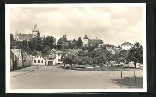 AK Zruc nad Sázavou, Teilansicht vom Ortsplatz aus