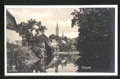 AK Tschaslau / Caslav, Blick über das Wasser zum Ort