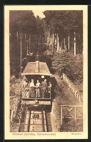 AK Wildbad im württemberg. Schwarzwald, Fahrgäste in der Gondel der Bergbahn