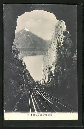 AK Beatenbergbahn, Ausfahrt aus dem Tunnel mit Blick auf die Berge