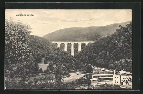 AK Zampach n. Saz., Blick zur Brücke im Tal