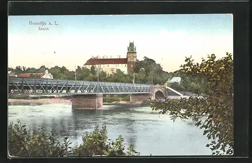 AK Brandys n. L., an der Brücke mit Blick zum Schloss