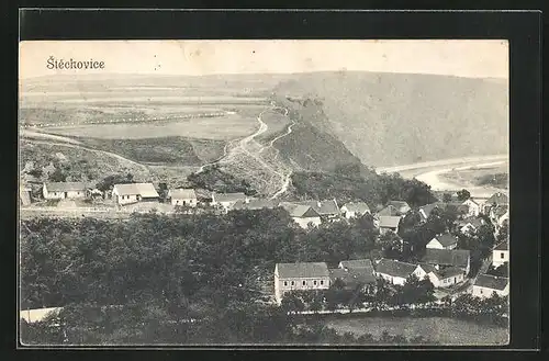 AK Stechovice, Blick auf die Stadt und den Fluss im Tal