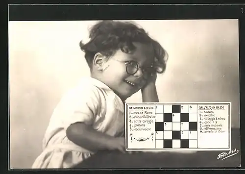 AK Spiel, kleiner Junge mit Kreuzworträtsel