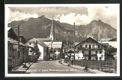 AK Seefeld i. T., Dorfstrasse mit Blick zum Wettersteingebirge