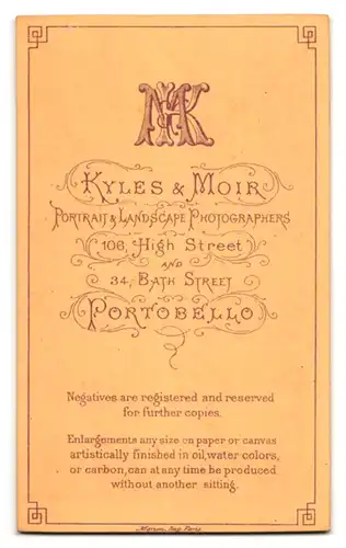Fotografie Kyles & Moir, Portobello, 106, High Street, Portrait stattlicher Herr in modischer Kleidung