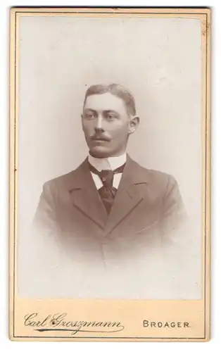 Fotografie Carl Grossmann, Broager, Bürgerlicher Herr im Sonntagsstaat