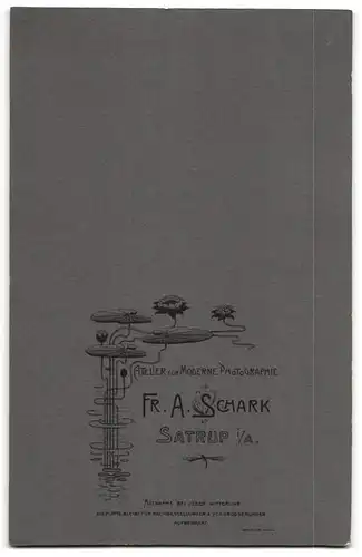 Fotografie Fr. A. Schark, Satrup, Adrette Burschen im Sonntagsstaat