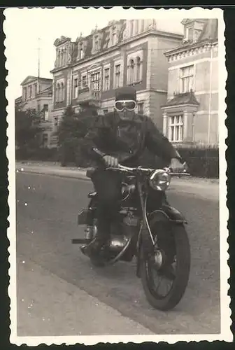 Fotografie Motorrad IFA-RT 125, Fahhrer mit Schutzbrille auf Krad