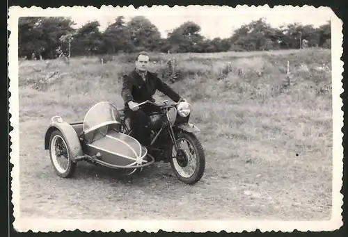 Fotografie Motorrad mit Seitenwagen, Krad-Gespann 1956
