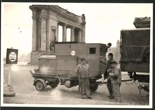 Fotografie unbekannter Fotograf, Ansicht Berlin, Charlottenburger Tor, Lastwagen mit LKW-Anhänger