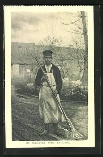 AK Russische Typen, Ein Gärtner mit Besen