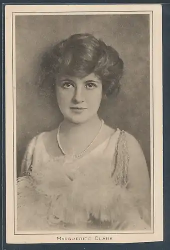 AK Schauspielerin Marguerite Clark mit Perlenkette