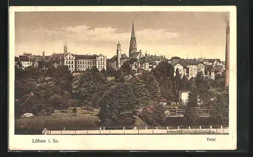 AK Löbau i. Sa., Ansicht von Stadt mit Turm und Park