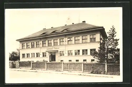 AK Vroutek, Skola