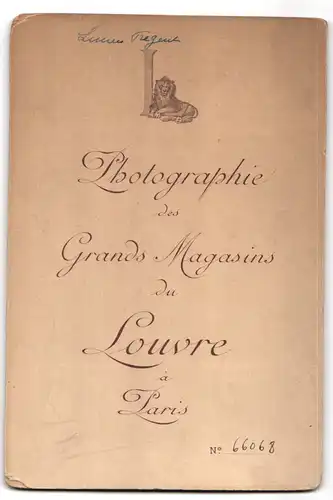 Fotografie Photographie des Grands Magasins du Louvre, Paris, Portrait eleganter Herr mit Oberlippenbart