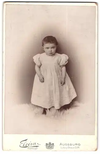 Fotografie Elvira Nachfolger, Augsburg, Ludwig-Strasse D. 171, Portrait kleines Mädchen im Kleid