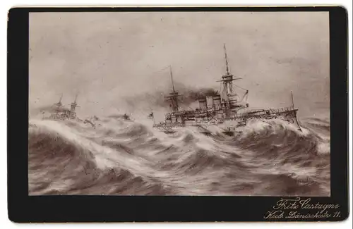 Fotografie Fritz Castagne, Kiel, Dänischestr. 11, Schiff SMS Brandenburg bei stürmischer See