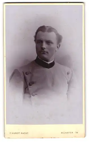 Fotografie F. Hundt Nachf., Münster i. W., Portrait Forstbeamter Bernhard Schulz in Dienstuniform