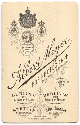 Fotografie Albert Meyer, Berlin-C., Alexander-Strasse 45, Portrait bürgerliche Dame mit kleinem Mädchen auf dem Arm