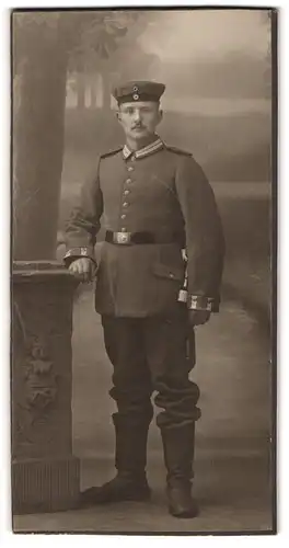 Fotografie M. Appel, Berlin-NO, Neue Königstrasse 2, Portrait Soldat in Uniform