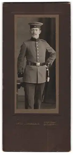 Fotografie Otto Zimmerle, Stuttgart, Brunnenstrasse, Portrait Soldat in Uniform