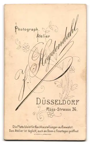 Fotografie J. Heyendahl, Düsseldorf, Ross-Str. 36, Portrait zwei Kinder mit Holzpferd und Blumenkorb