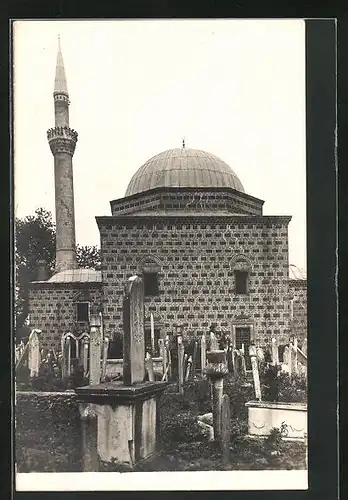 Foto-AK Skopje / Ueskueb, Blick über Friedhof auf Moschee