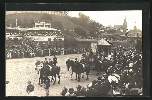 Foto-AK Hamburg, XVI. Dt. Bundesschiessen 1909, Festzug vor Café-Restaurant, Schützenverein