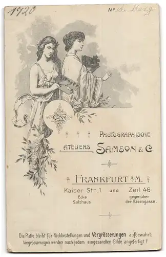 Fotografie Samson & Co., Frankfurt a /M., Kaiser Strasse 1 & Zeil 46, Portrait junge Dame im weissen Kleid mit Kerze