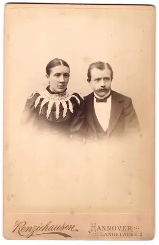 Fotografie Renziehausen, Hannover, Langelaube 2, Portrait junges Paar in modischer Kleidung