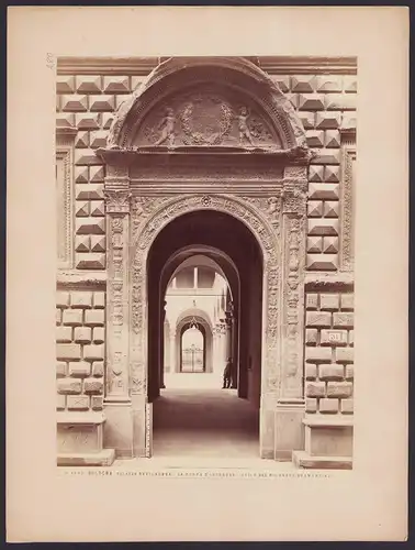 Fotografie Alinari, Ansicht Bologna, Palazzo Bevilacqua, La Porta d' Ingresso, Portal mit Meter-Massstab, 33 x 25cm