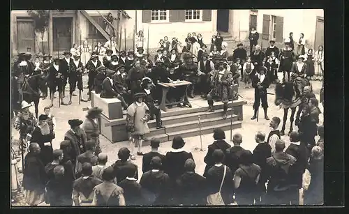 Foto-AK Stühlingen, Bauernkrieg-Festspiele 1925, Menschenmenge mit Podest
