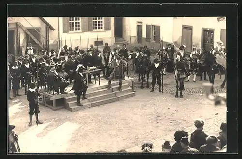 Foto-AK Stühlingen, Bauernkrieg-Festspiele 1925, Wachen bei einer Verlesung