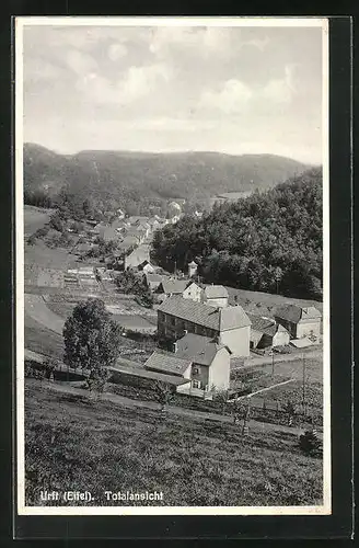 AK Urft / Eifel, Panorama mit Ort und Landschaft