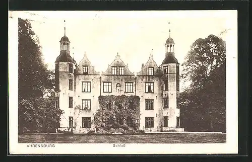 AK Ahrensburg, Frontalblick auf Schloss