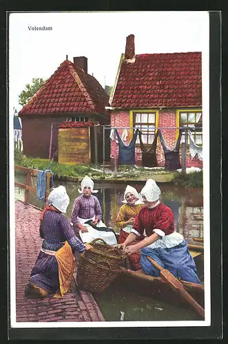 Künstler-AK Photochromie Nr. 4484: Volendam, Frauen und Mädchen auf Boot