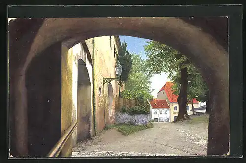 Künstler-AK Photochromie Nr. 3474: Blick durch ein Tor auf eine Ortschaft