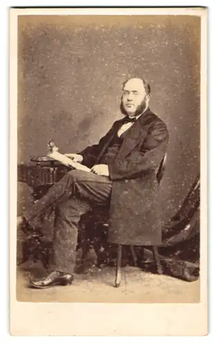 Fotografie J. C. Turner, Islington, 17, Upper St., Portrait bürgerlicher Herr mit Backenbart