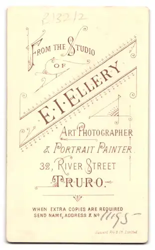 Fotografie E. J. Ellery, Truro, 32, River Street, Portrait junge Dame im Kleid