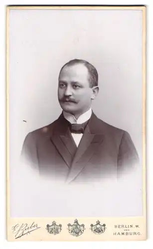 Fotografie E. Bieber, Berlin-W., Leipziger-Strasse 128, Portrait eleganter Herr mit Moustache