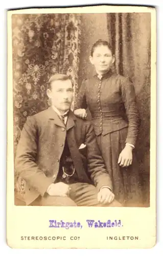 Fotografie Stereoscopic Company, Ingleton, Portrait junges Paar in modischer Kleidung