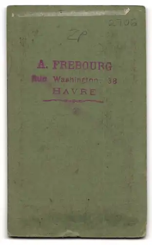 Fotografie A. Frebourg, Havre, 38, Rue Washington, Visite-Portrait Portrait junger Herr im Anzug mit Fliege