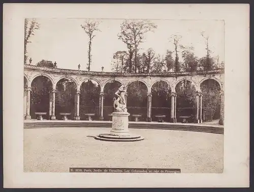 Fotografie unbekannter Fotograf, Ansicht Paris, Jardin de Versailles, Les Colonnades et rapt de Proserpine, 32 x 24cm
