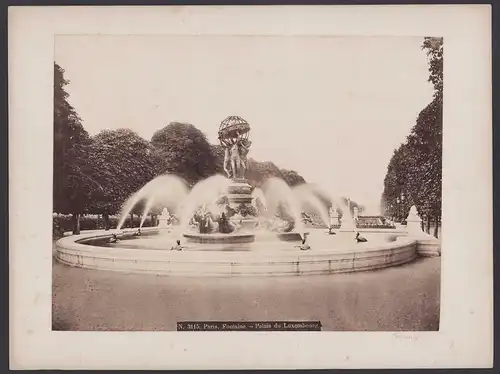 Fotografie unbekannter Fotograf, Ansicht Paris, Fontaine - Palais du Luxembourg, Grossformat 32 x 24cm