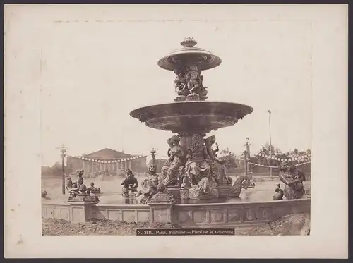 Fotografie unbekannter Fotograf, Ansicht Paris, Fontaine - Place de la Concorde, Grossformat 32 x 23cm