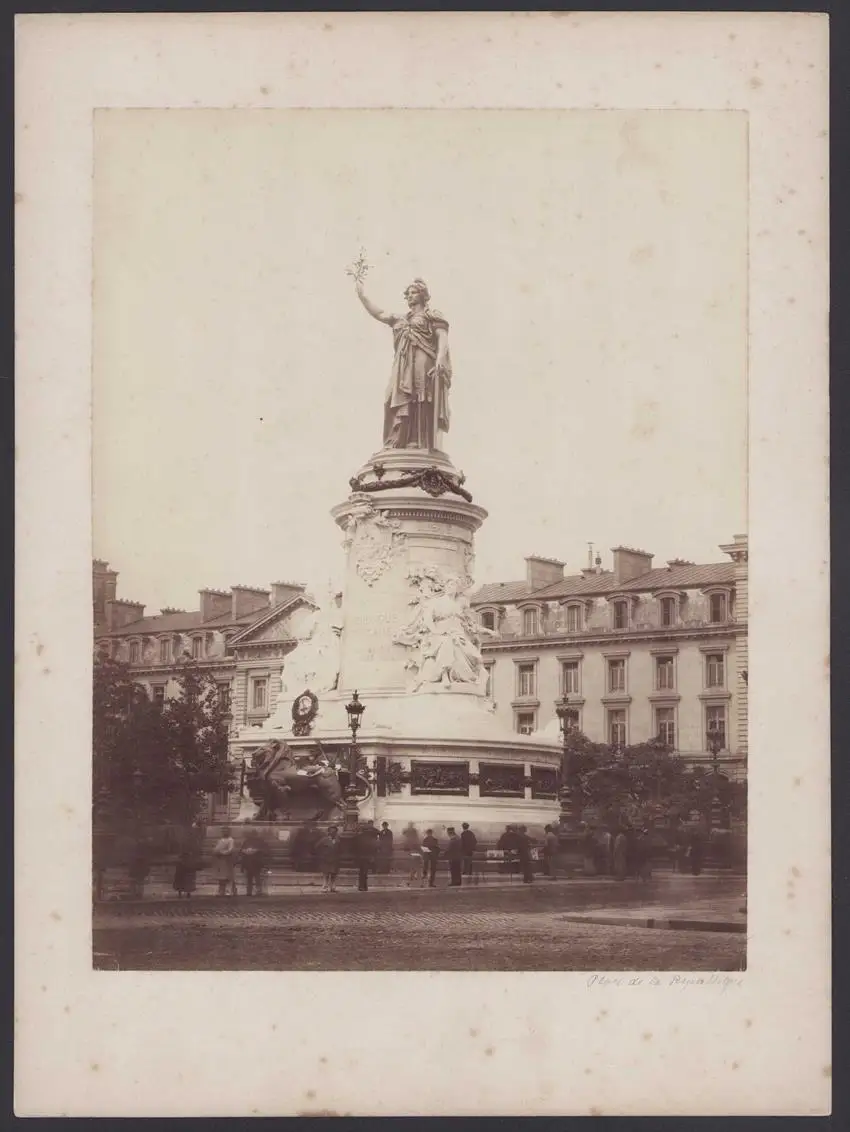 Fotografie unbekannter Fotograf, Ansicht Paris, Place de la Republique, Grossformat 32 x 23cm 0